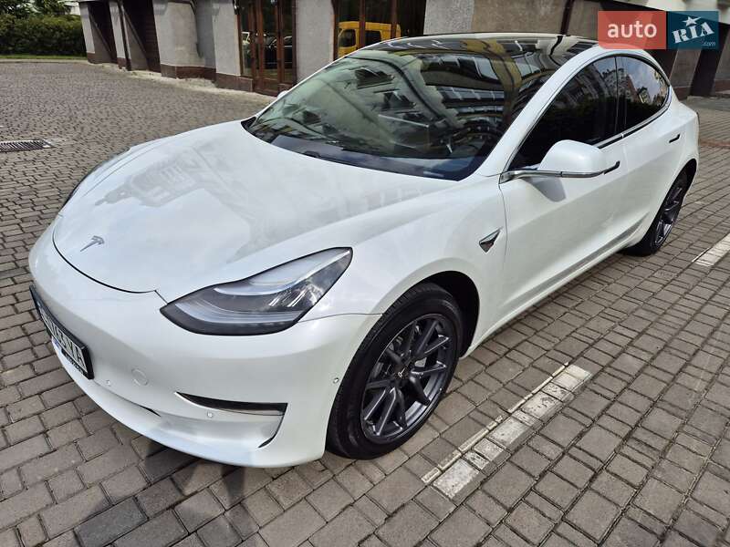 Седан Tesla Model 3 2020 в Івано-Франківську