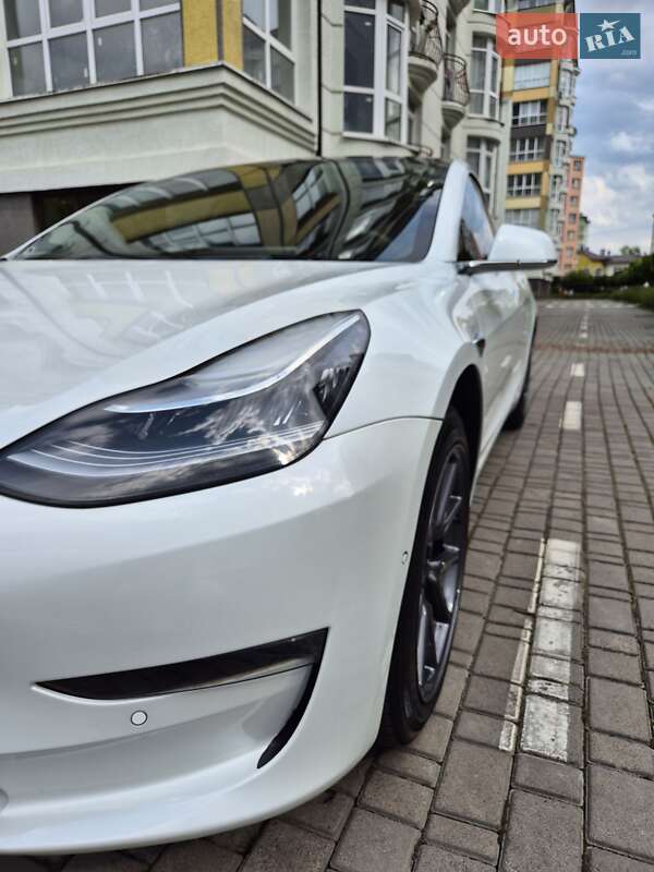 Седан Tesla Model 3 2020 в Івано-Франківську