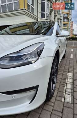 Седан Tesla Model 3 2020 в 