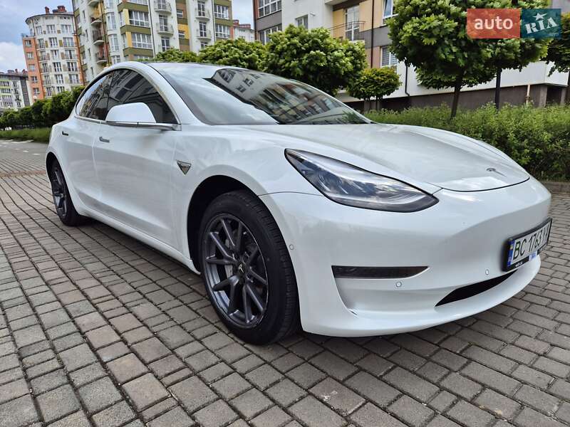 Седан Tesla Model 3 2020 в Івано-Франківську