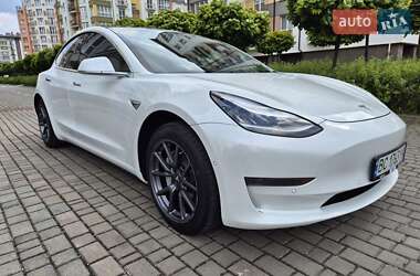 Седан Tesla Model 3 2020 в 