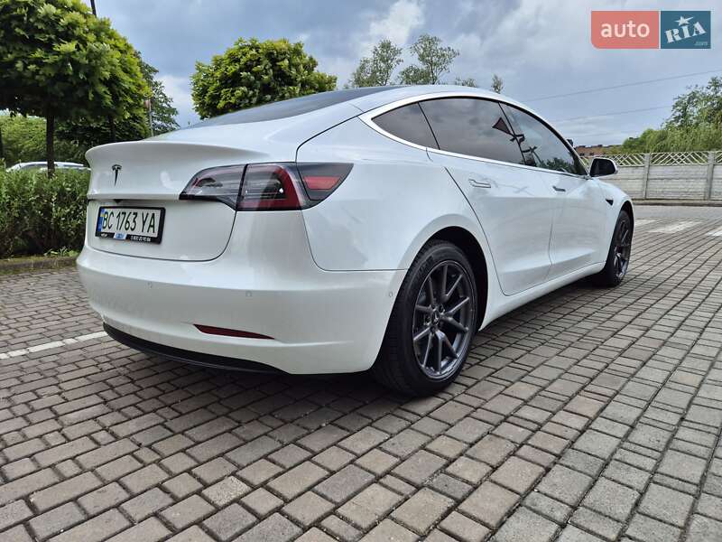 Седан Tesla Model 3 2020 в Івано-Франківську