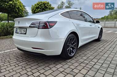 Седан Tesla Model 3 2020 в 