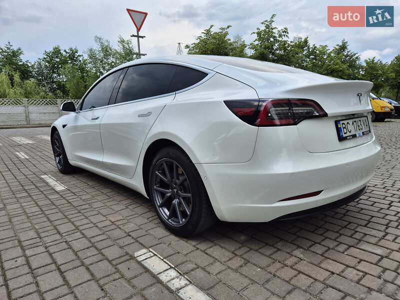 Седан Tesla Model 3 2020 в Івано-Франківську