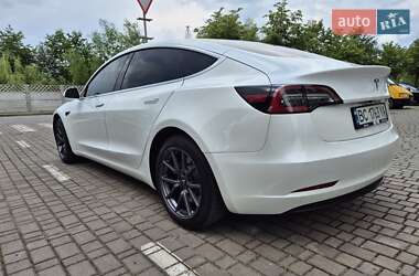 Седан Tesla Model 3 2020 в 