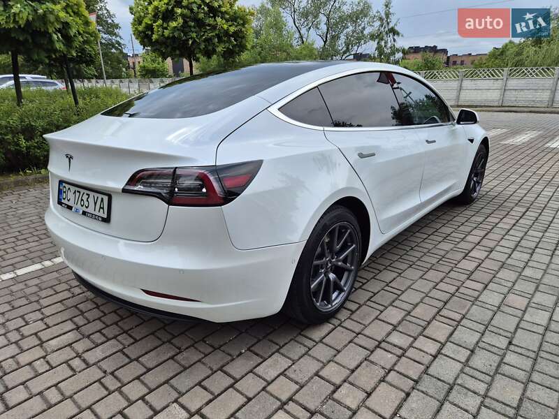 Седан Tesla Model 3 2020 в Івано-Франківську