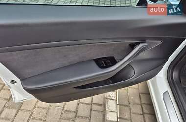 Седан Tesla Model 3 2020 в 