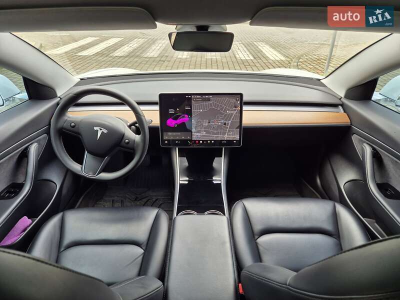 Седан Tesla Model 3 2020 в Івано-Франківську