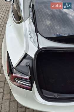 Седан Tesla Model 3 2020 в 