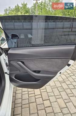 Седан Tesla Model 3 2020 в 