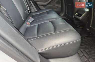 Седан Tesla Model 3 2020 в 