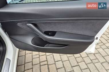 Седан Tesla Model 3 2020 в 