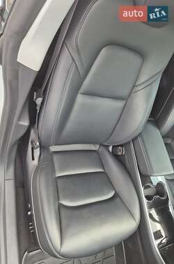 Седан Tesla Model 3 2020 в 