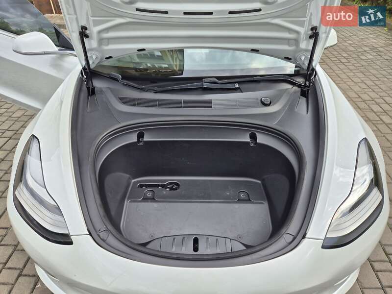 Седан Tesla Model 3 2020 в Івано-Франківську