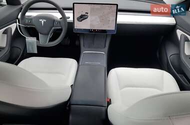 Седан Tesla Model 3 2021 в 