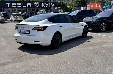 Седан Tesla Model 3 2021 в 