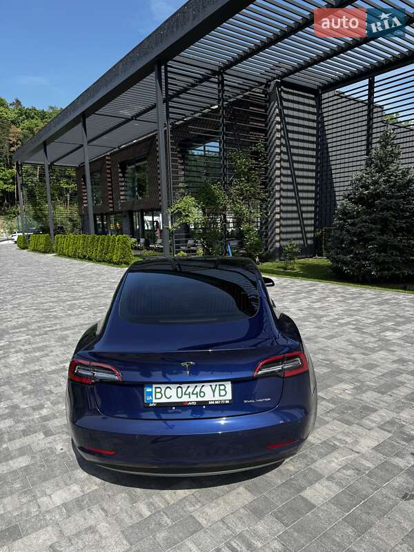 Седан Tesla Model 3 2018 в Львове