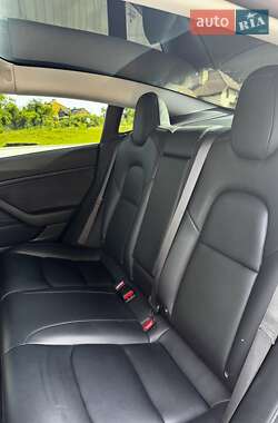 Седан Tesla Model 3 2018 в Львове