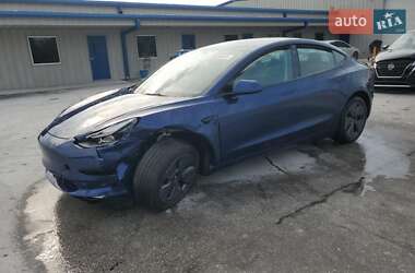 Седан Tesla Model 3 2023 в 