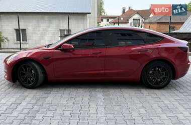 Седан Tesla Model 3 2021 в 