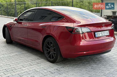 Седан Tesla Model 3 2021 в 
