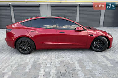 Седан Tesla Model 3 2021 в 