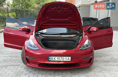 Седан Tesla Model 3 2021 в 