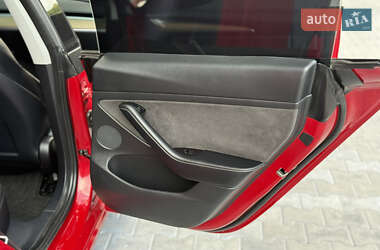 Седан Tesla Model 3 2021 в 