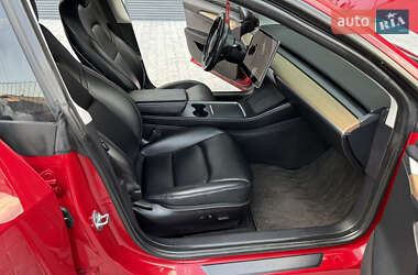 Седан Tesla Model 3 2021 в 