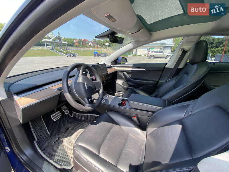 Седан Tesla Model 3 2022 в Киеве