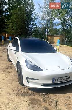 Седан Tesla Model 3 2022 в 