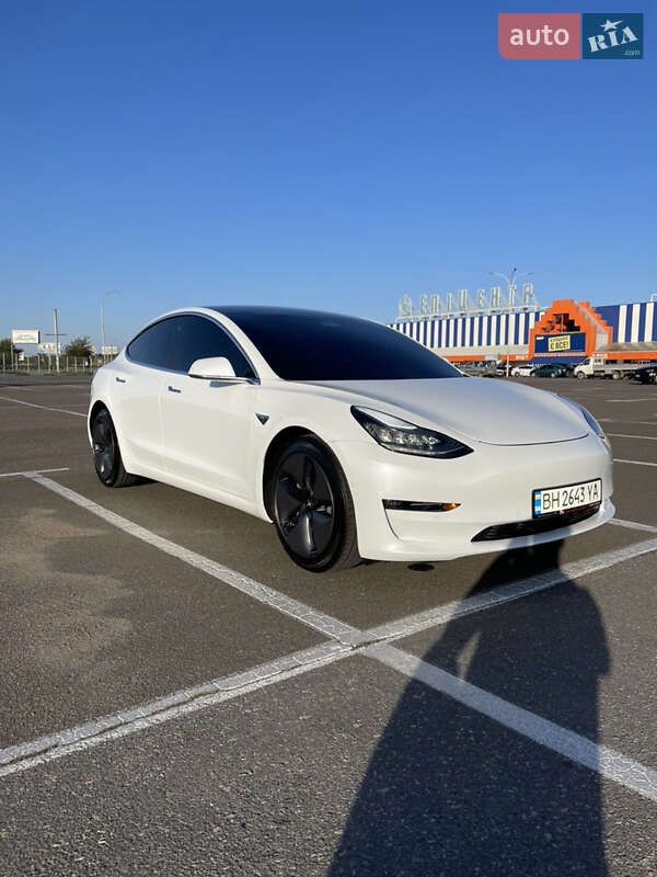 Седан Tesla Model 3 2018 в Одессе