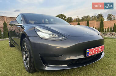 Седан Tesla Model 3 2019 в 