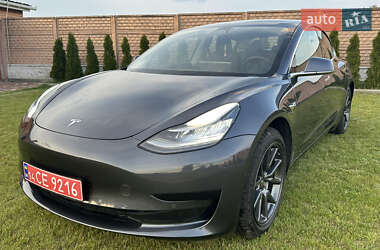 Седан Tesla Model 3 2019 в 