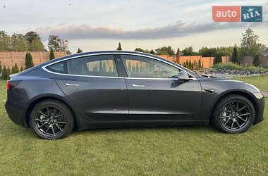 Седан Tesla Model 3 2019 в 