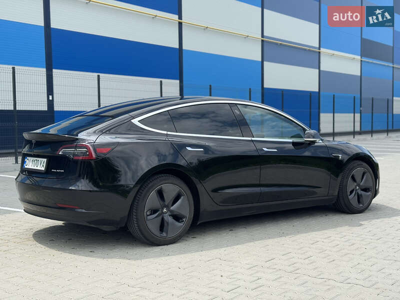 Седан Tesla Model 3 2019 в Львове