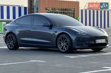 Седан Tesla Model 3 2021 в 