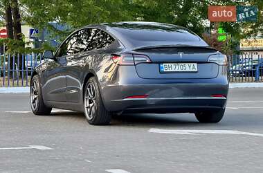 Седан Tesla Model 3 2021 в 