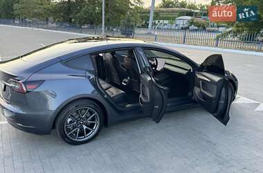 Седан Tesla Model 3 2021 в 