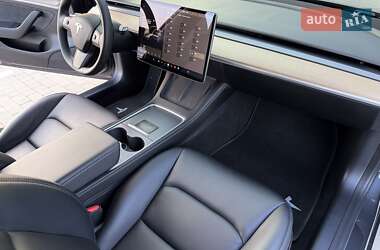 Седан Tesla Model 3 2021 в 