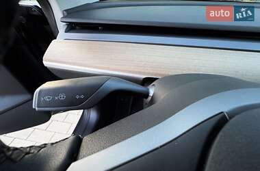 Седан Tesla Model 3 2021 в 