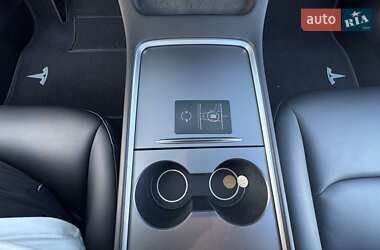 Седан Tesla Model 3 2021 в 