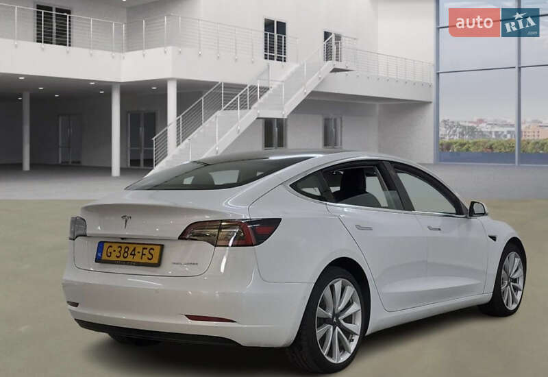 Седан Tesla Model 3 2019 в Киеве