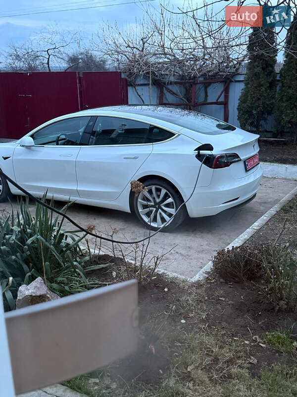 Седан Tesla Model 3 2019 в Киеве