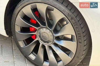 Седан Tesla Model 3 2021 в 