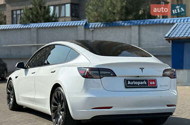 Седан Tesla Model 3 2021 в 