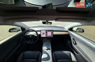 Седан Tesla Model 3 2021 в 