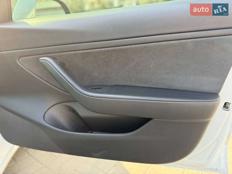 Седан Tesla Model 3 2021 в Одессе