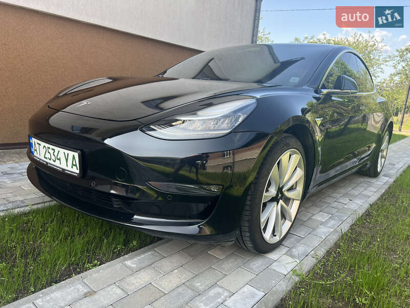 Седан Tesla Model 3 2018 в Долине