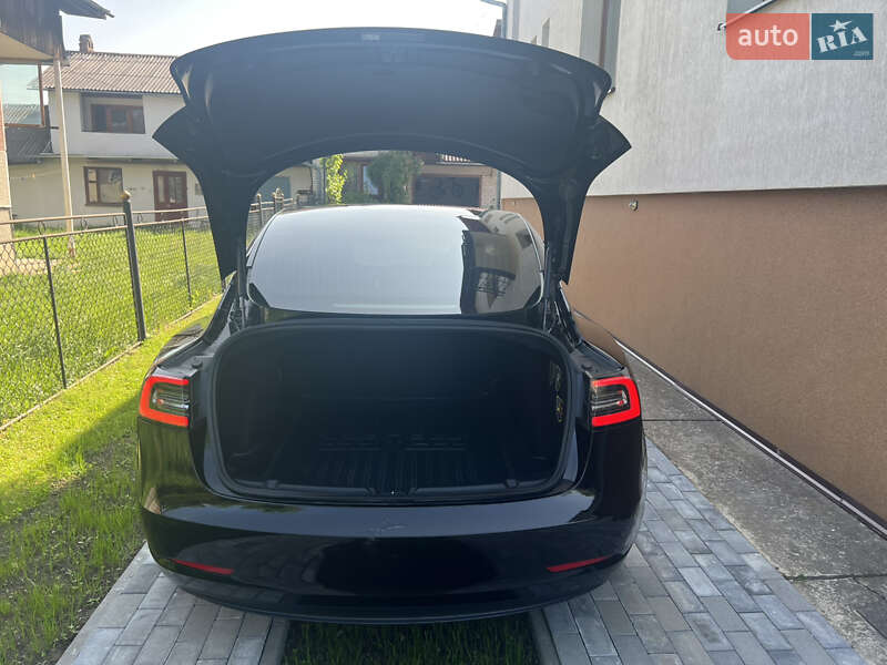 Седан Tesla Model 3 2018 в Долине
